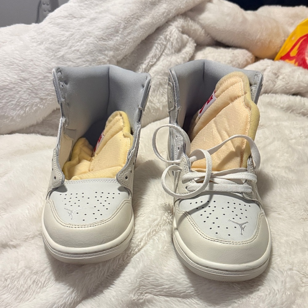 Nike White and Cream Athletic Shoes